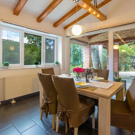 Krizisce * Križišće