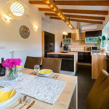 Holiday home Krizisce *